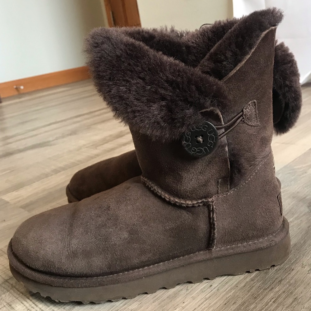 Bailey button brown uggs